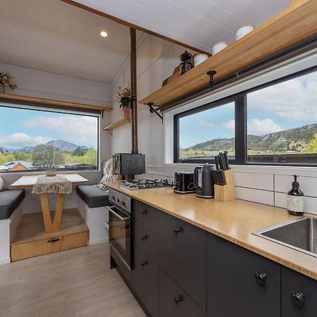 شقة Tiny House With Mountain Views, Indoor And Outdoor Fire, Private Courtyard Garden واناكا المظهر الخارجي الصورة