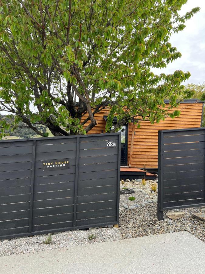 شقة Tiny House With Mountain Views, Indoor And Outdoor Fire, Private Courtyard Garden واناكا المظهر الخارجي الصورة
