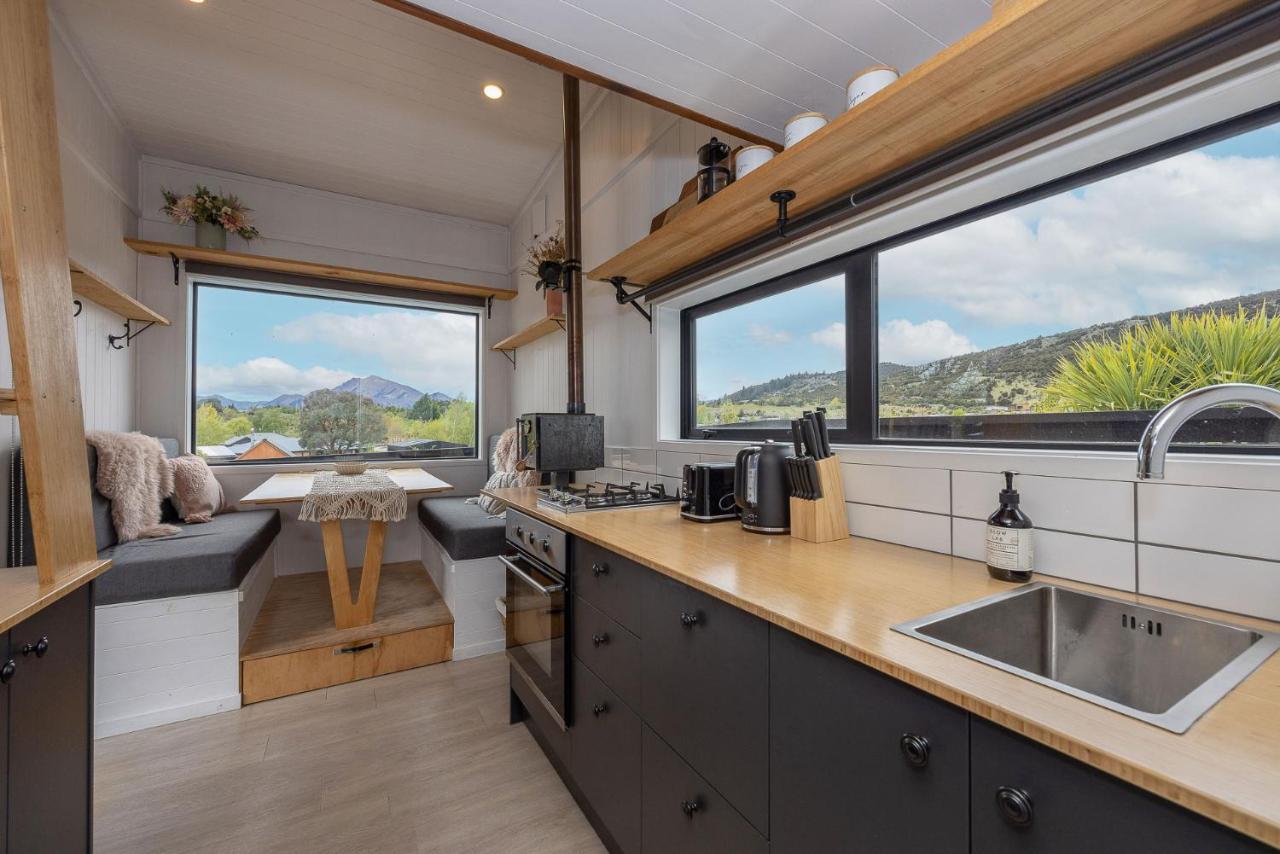 شقة Tiny House With Mountain Views, Indoor And Outdoor Fire, Private Courtyard Garden واناكا المظهر الخارجي الصورة