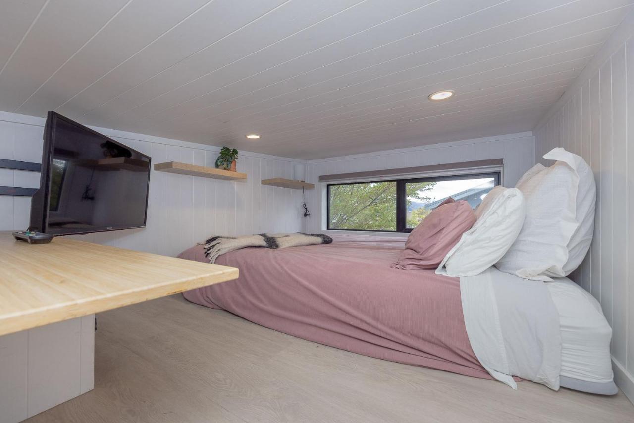 شقة Tiny House With Mountain Views, Indoor And Outdoor Fire, Private Courtyard Garden واناكا المظهر الخارجي الصورة