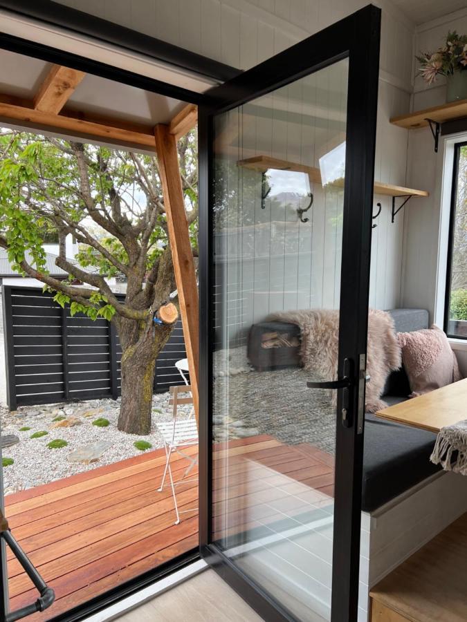 شقة Tiny House With Mountain Views, Indoor And Outdoor Fire, Private Courtyard Garden واناكا المظهر الخارجي الصورة